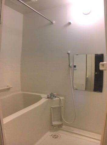 レオネクストマローネの浴室