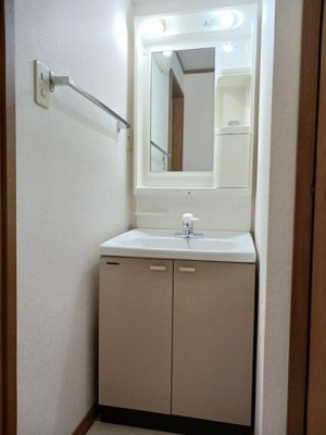 【洗面所】 | リンデンバウム・ナンバ | 忙しい朝には欠かせない洗面所です