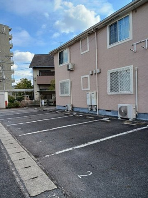 【駐車場】 | リンデンバウム・ナンバ | 駐車場があるので、車を買う予定の方も安心です