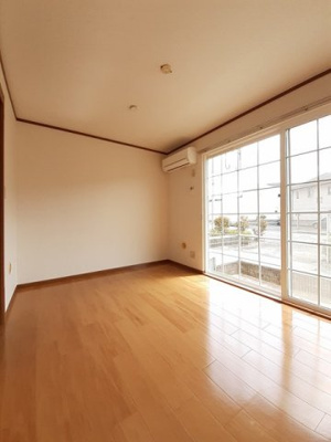 【内装】 | リンデンバウム・ナンバ | 明るい色調の室内です