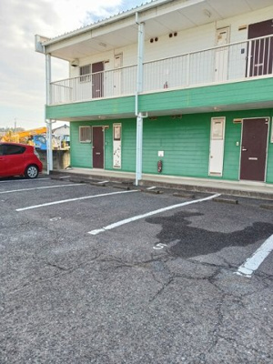 【駐車場】 | シティハイツ新地 | 車をお持ちの方に嬉しい駐車場付きの物件です