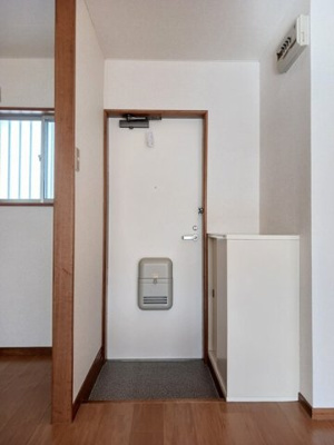 【玄関】 | シティハイツ新地 | 収納もある玄関です