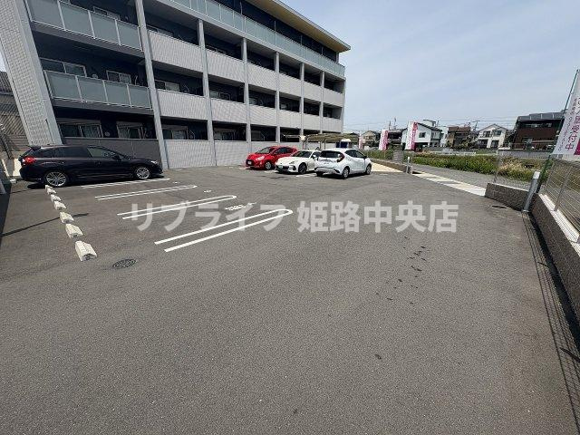ＬＥＭＩＺＥ手柄の駐車場