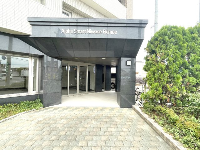 アルファスマート庭瀬駅前のその他|エントランスの様子です。