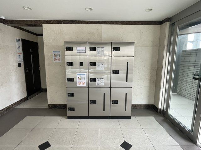 アルファスマート庭瀬駅前のその他共用部分|宅配ボックス付きで、不在時の荷物の受け取りも楽々♪