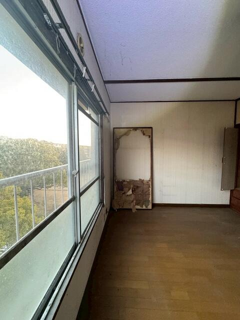 ＤＩＹ可　鎌ヶ谷グリーンハイツ１７号棟の居間・リビング|クリーニング前です