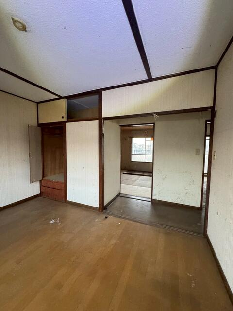 ＤＩＹ可　鎌ヶ谷グリーンハイツ１７号棟の居間・リビング|クリーニング前です