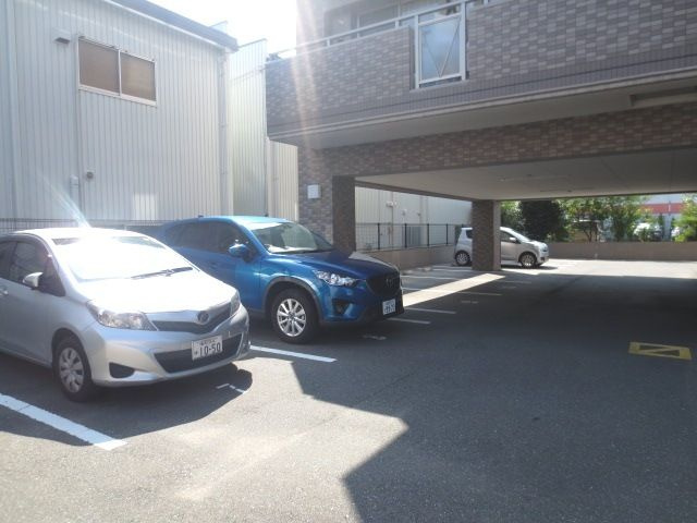 アスティオン真州崎の駐車場