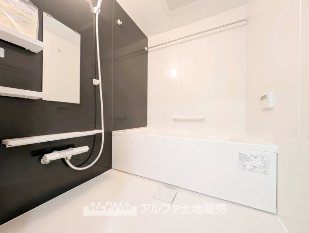 レクセルプラッツァ福生壱番館の浴室|【Bath room】
◆バスルーム◆一日の疲れをゆっくり癒せる落ち着いたバスルーム。浴室乾燥機付きで天候を気にせず洗濯でき、毎日の暮らしにも便利な空間です。