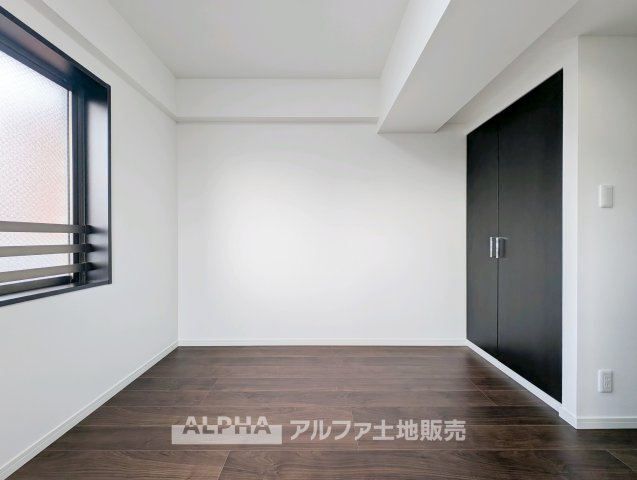 レクセルプラッツァ福生壱番館の洋室|【comfort room】
◆落ち着きのある室内◆寝室としても子ども部屋としても使いやすく、暮らしの変化にも対応できる空間。日々の時間を穏やかに過ごせます。