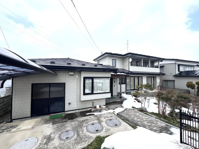 花巻市中根子字明堂　土地建物の外観