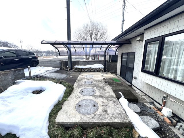 花巻市中根子字明堂　土地建物の駐車場