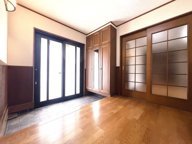 花巻市中根子字明堂　土地建物の玄関