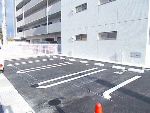 フィレール　デュ　トラジャⅢの駐車場