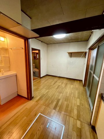 旭区清水3丁目中古戸建のダイニング|家族の距離が近づくコンパクトなダイニング。