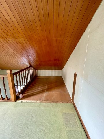 旭区清水3丁目中古戸建の洋室|収納にも使えるちょっとしたスペースがあります。