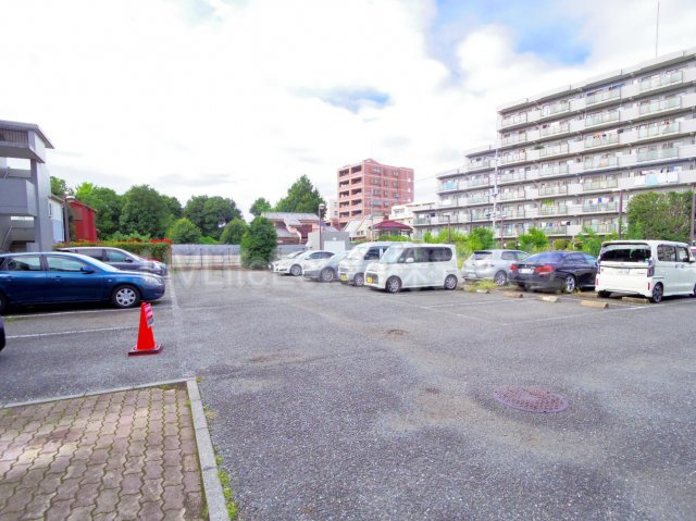 シャルール田無(シャルールタナシ)の駐車場