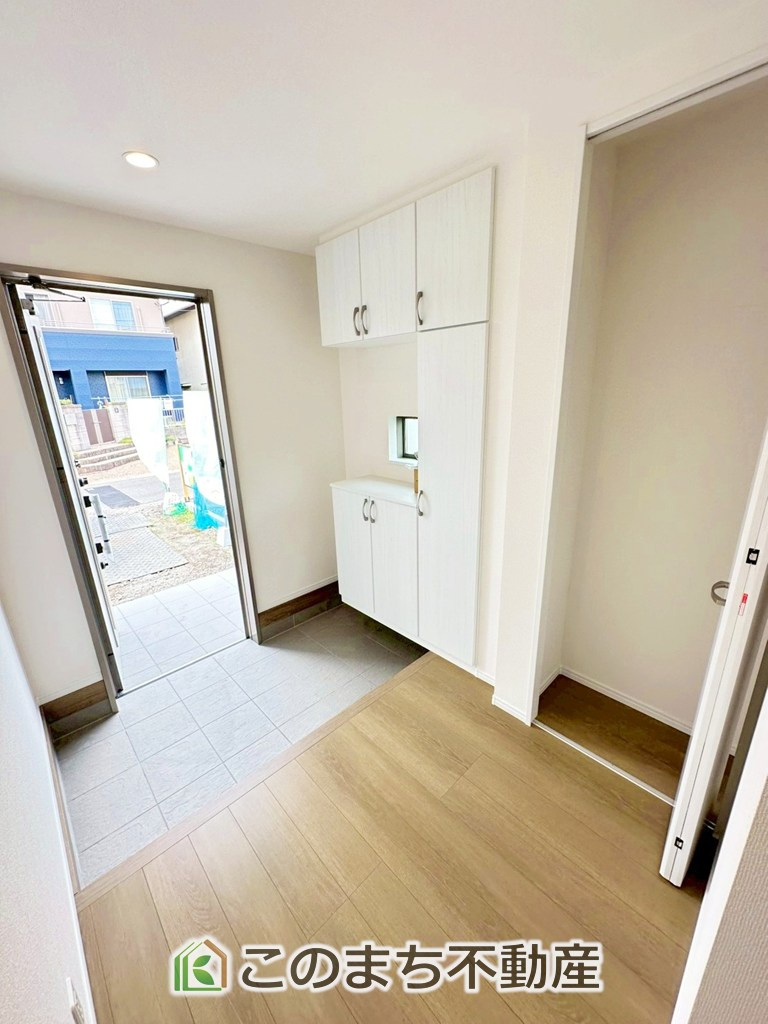 ハートフルタウン宇都宮市御幸本町4872番の玄関|大きなシューズボックスを完備しております！玄関スペースを有効に活用できますね！

