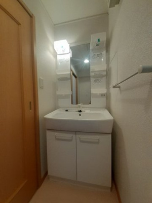 【洗面所】 | アーデン西浜　Ⅴ | コンパクトで使いやすい洗面所
