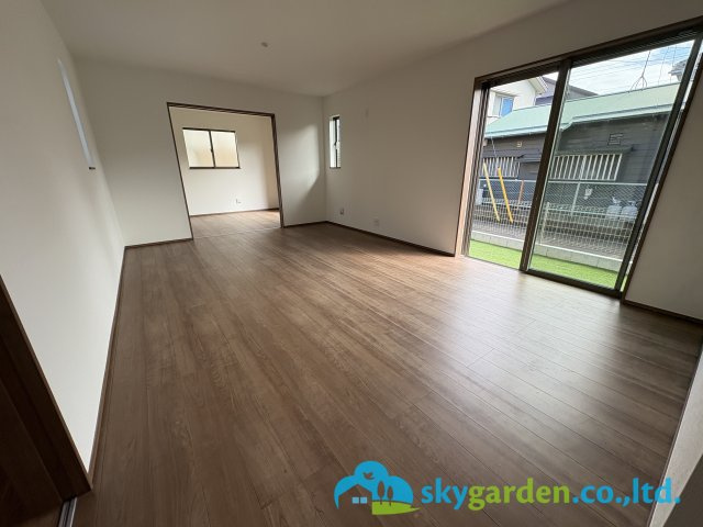 藤沢市西富　新築戸建　全1棟A号棟の居間・リビング|ゆったり過ごせるリビングです