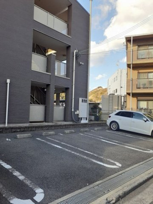 【駐車場】 | リヴェール栄谷 | 駐車場に車を止められます