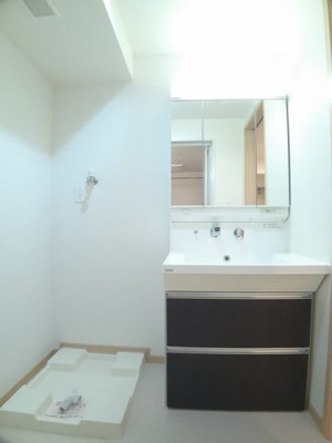 【洗面所】 | リヴェール栄谷 | 忙しい朝には欠かせない洗面所です