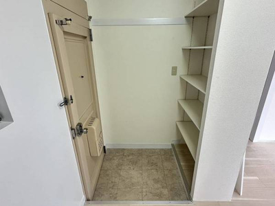 【玄関】 | ビレッジハウス城北タワー1号棟 | ビレッジハウスの同一物件・同一タイプの間取りの写真です