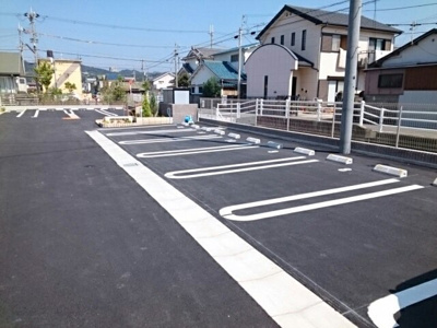 【駐車場】 | セレッソ・アンジュⅡ | 駐車場に車を止められます