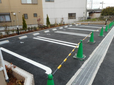 【駐車場】 | サーム・ヴェリテ | 駐車場に車を止められます