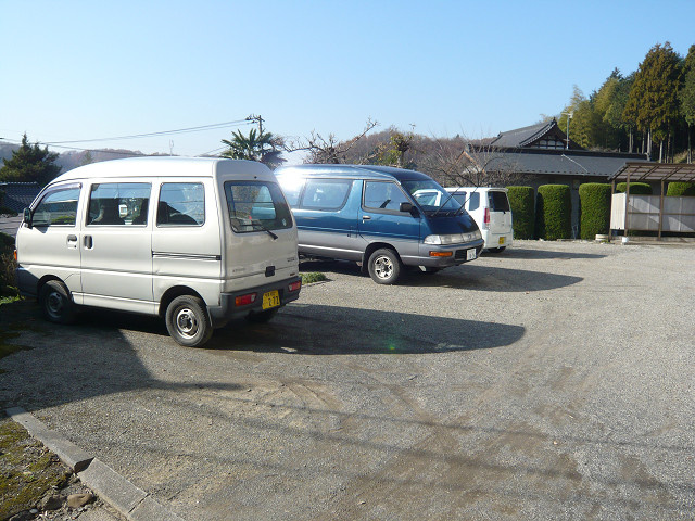 八王子市堀之内のアパートの駐車場
