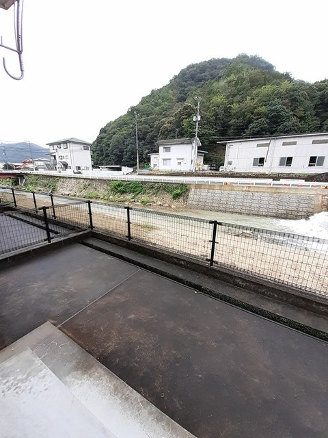 リヴァーグレイスＢの庭