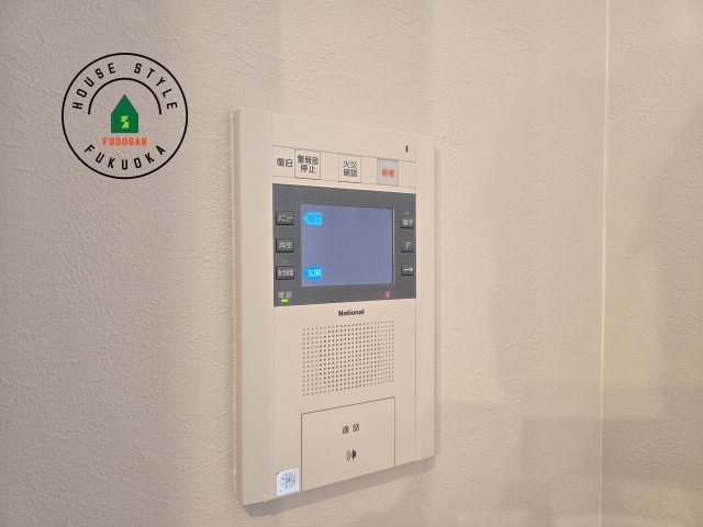 ロワールマンション和白5のセキュリティ|玄関先で訪問者を確認できるため、防犯面でも安心です。