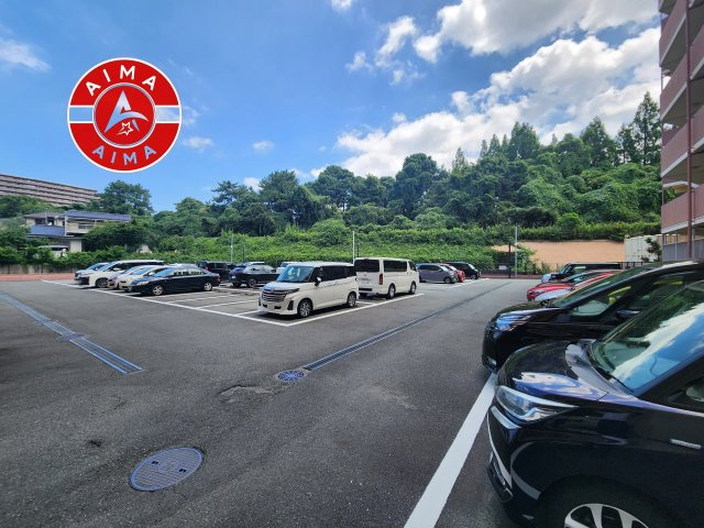 ロワールマンション和白5の駐車場|広々とした敷地内駐車場です。