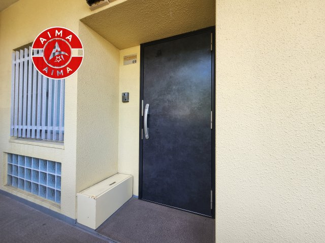 ロワールマンション和白5の玄関|きれいに整えられた外玄関で、住まいの第一印象も良好です。