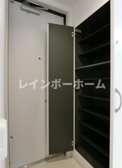 リブリ・ノトスの玄関