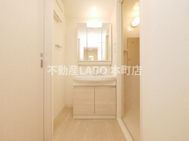 アドバンス上町台シュタットの洗面所