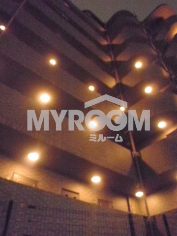 ルーブル高田馬場弐番館の外観|夜の外観