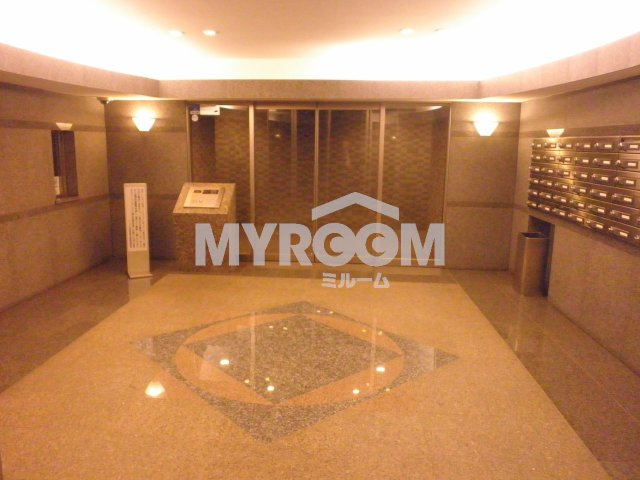 ルーブル高田馬場弐番館のエントランス