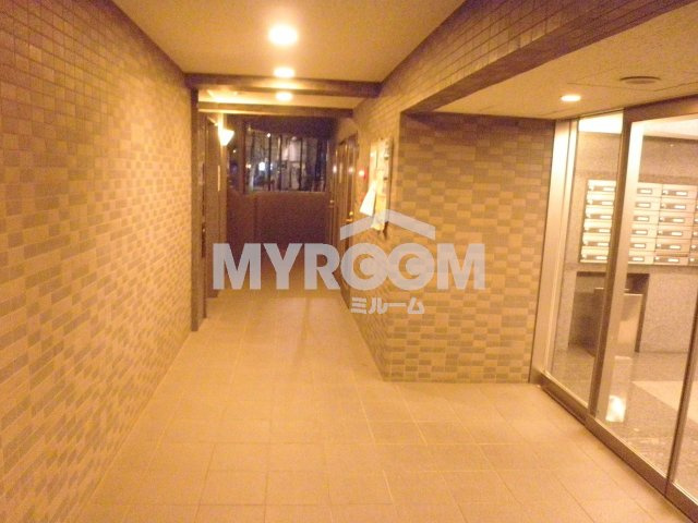 ルーブル高田馬場弐番館のエントランス