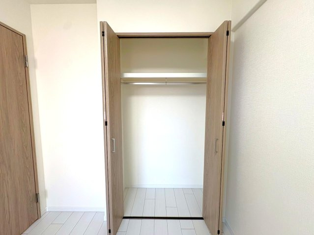 ◆２０２５年７月リフォーム完了◆美室◆駅徒歩３分◆収納豊富◆アドリーム伏見向島の収納|クローゼット（洋室４.０帖）