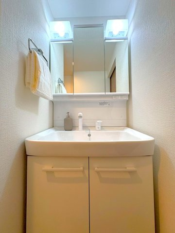 ◆２０２５年７月リフォーム完了◆美室◆駅徒歩３分◆収納豊富◆アドリーム伏見向島の洗面所|洗面