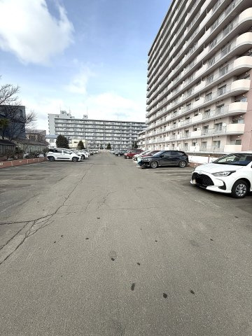 アイシティ真栄の駐車場