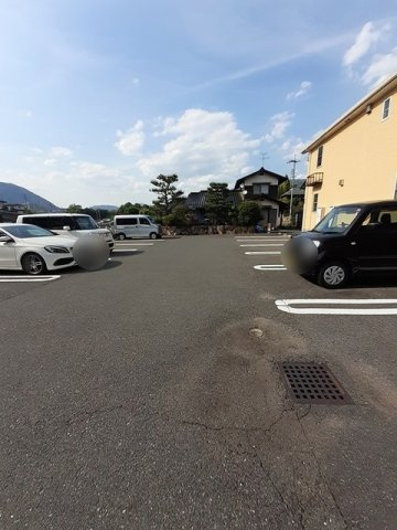 Ａｎｇｅ　ＰａｌａｚｚｏⅡ番館の駐車場|駐車場があるので、車を買う予定の方も安心です