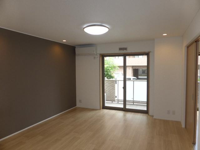 Bella Vista 東雲の居間・リビング|こちらのリビングで趣味の時間をお楽しみください