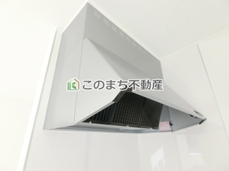 【設備】 | CRADLE GARDEN小山市喜沢第8　2 | 同社施工物件写真。※建具やフローリング、その他仕様が異なる場合がございます。お料理のに臭いもスッキリ♪レンジフード♪