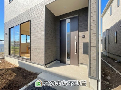【玄関】 | CRADLE GARDEN小山市喜沢第8　2 | 玄関周りは家の顔！スタイリッシュな玄関が特徴です！
