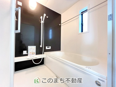 【浴室】 | CRADLE GARDEN小山市喜沢第8　2 | 雨の日の洗濯も安心♪換気乾燥暖房機を完備した1坪サイズのシステムバスです！
