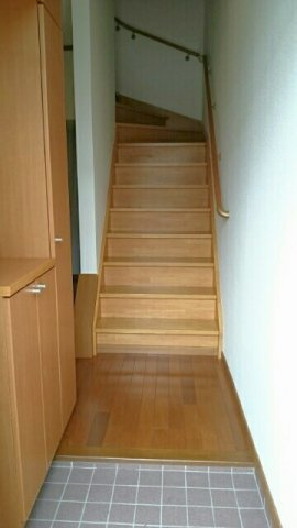 ハイツ　ロジュマンＡの玄関|ゆったりとした玄関です