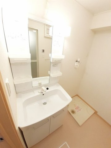 サニープレイスＢの洗面所|コンパクトで使いやすい洗面所