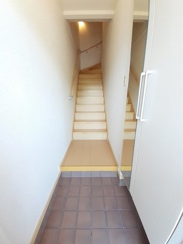 グリーン　ウイング　Ｅの玄関|収納もある玄関です